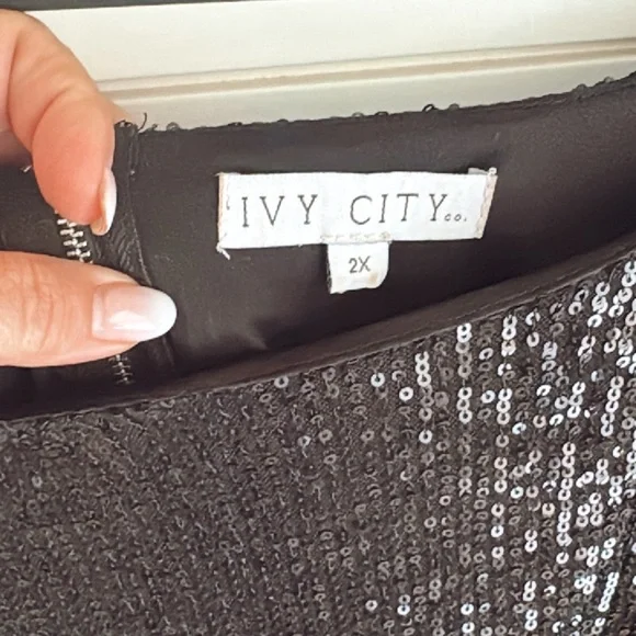 Elegant Black Sequin romper - Picture 4 of 4